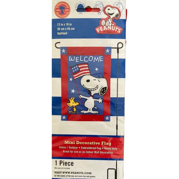 jetmax Holiday Patriotic Snoopy Peanuts Gang Garden Waving